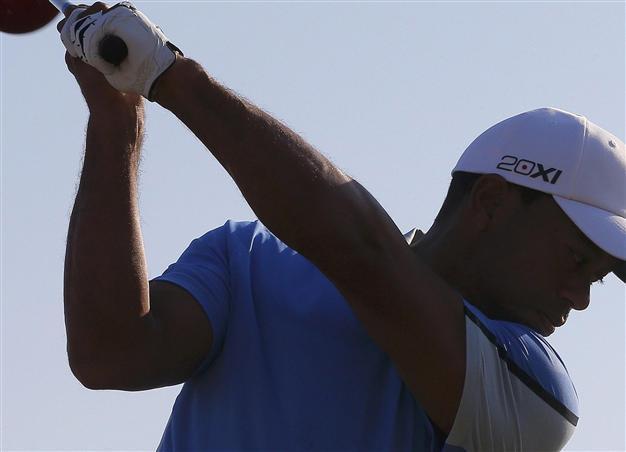 Woods eyes 15th major title at sun-kissed Muirfield