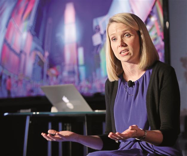 Yahoo trims sales outlook as Mayer’s effort falters