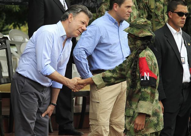 Colombia president meets surrendered ELN rebels