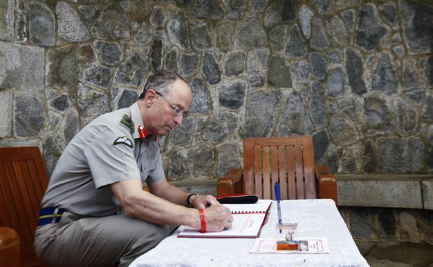 Syrian no-fly zone would lead to war: British army boss