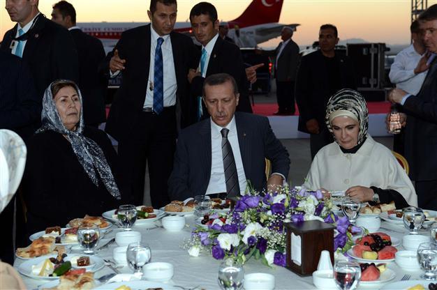 Turkish PM meets families of Uludere massacre victims at fast-breaking dinner