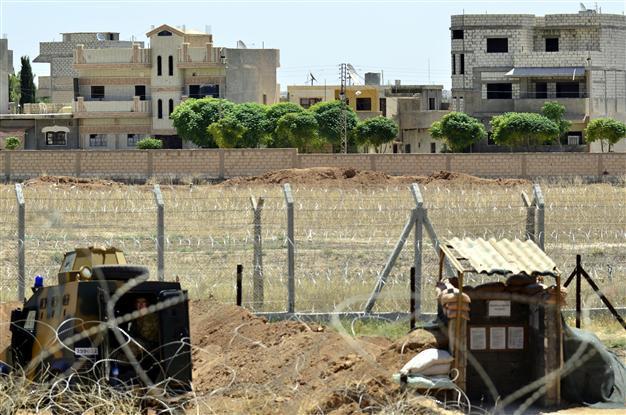 Stray bullets hit houses and offices in Ceylanpınar as clashes continue