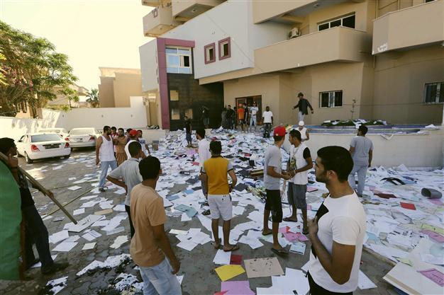 Over 1,000 escape in Libya prison break: security