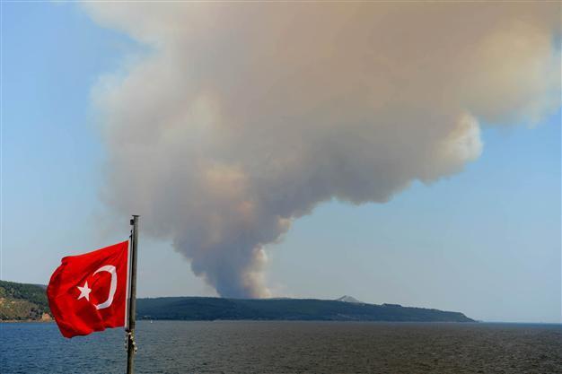Fire breaks out in Çanakkale forest, near Gelibolu National Park