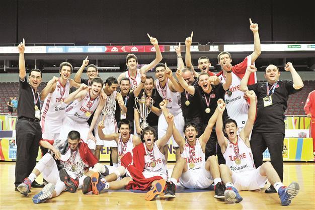 Turkish U-18 basketball team crowned European champions