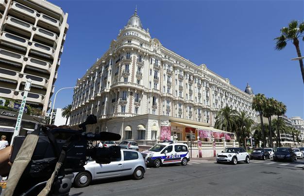 Jewels worth $53 million stolen in Cannes, investigator says