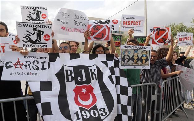 Crowd protests Turkish prime minister during Tunisia visit