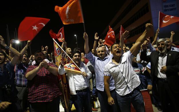Hundreds gather at airport to welcome Turkish PM and show him support
