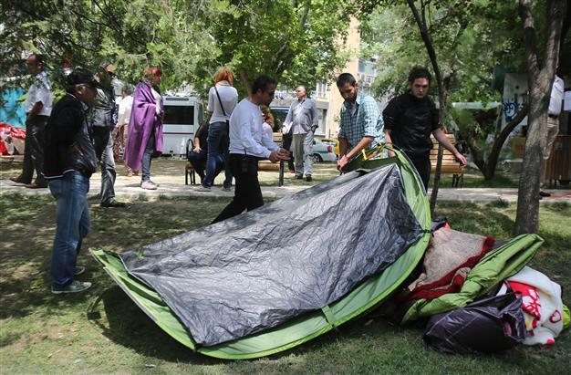 Banners, tents removed from Kuğulu Park on police request