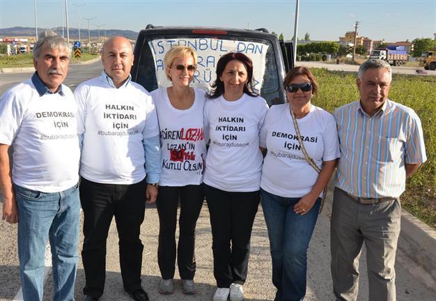 ‘Walking woman’ arrives in Ankara to hand in manifesto against election threshold