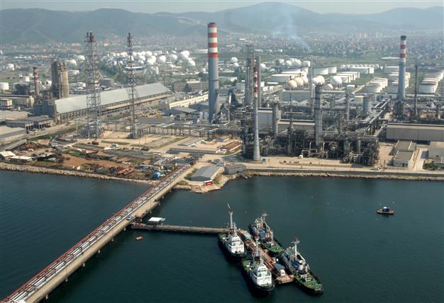 Tax probe at Koç-owned firms drives shares down