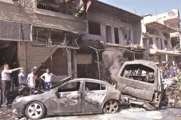 Damascus car bomb kills 10, wounds 62