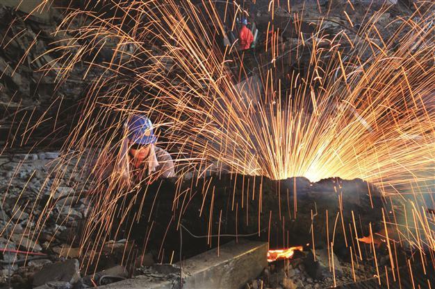 China orders production cuts in some industries