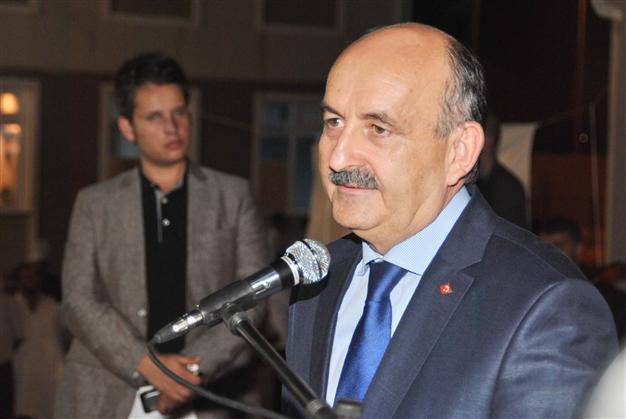 Mothers afraid of pain cannot raise brave children, Turkish health minister says