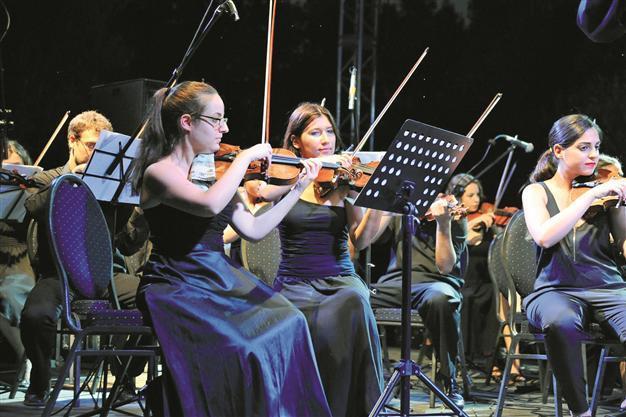Turks and Greeks meet at a concert by youth
