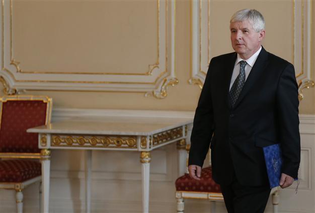 Czech PM hands in resignation, early election nears