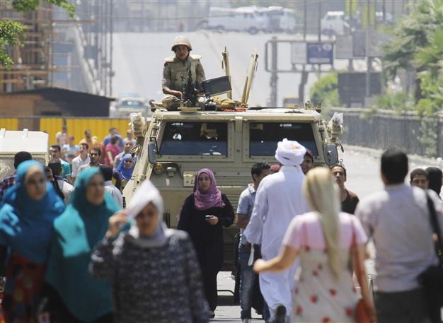 Egypt police use tear gas to break up Cairo clashes