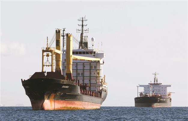 Oil hits four-month high as Egypt stokes supply fears