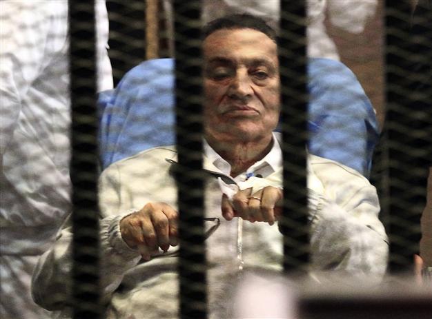 Egypt prosecutors to decide on Mubarak release: Interior ministry official