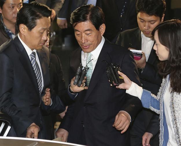 South Koreas ex-spy chief indicted in election scandal
