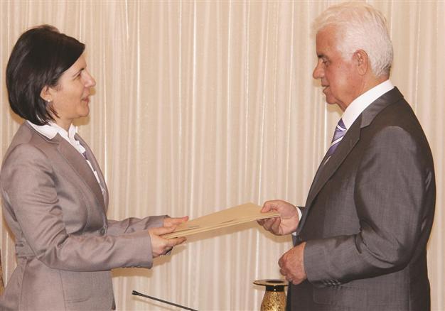 Women lost in politics: North Cyprus’s 1st female PM