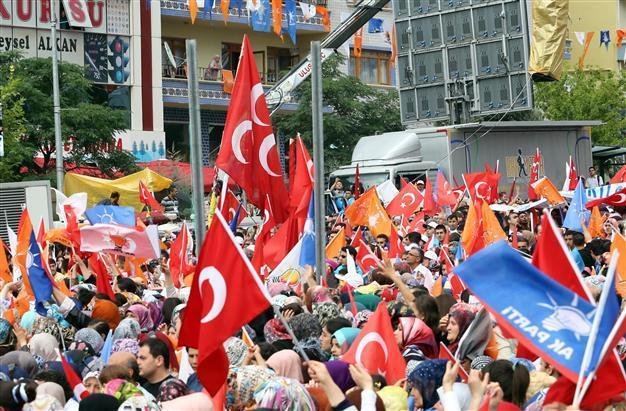 MHP slams ruling AKP over unfurling of party’s flag at rally