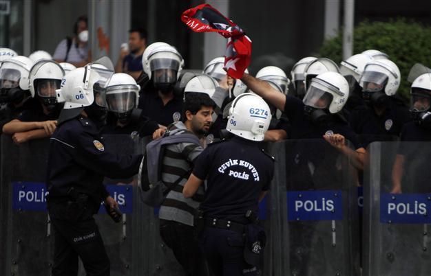 Turkish journalist association condemns police violence against press during Gezi protests