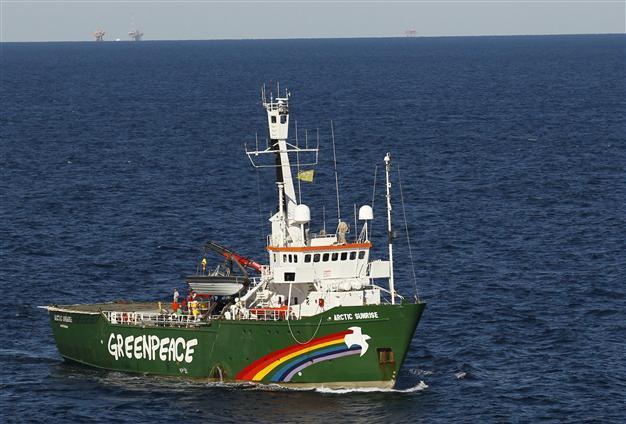 Greenpeace ship defies Russia by entering Arctic route