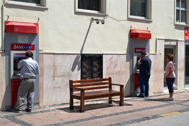 Answering calls from banks costs 3 liras for customers