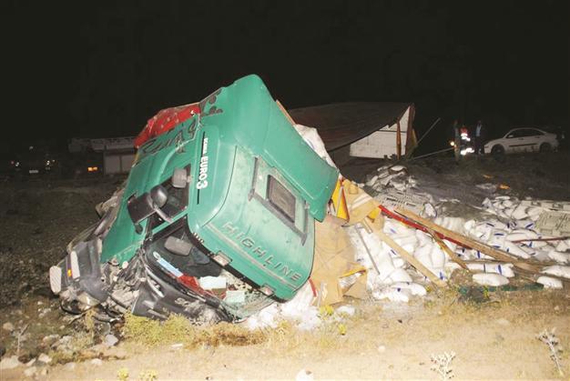 Iranian long vehicle hits Turkish car: 6 dead