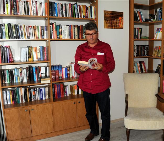 Turkish team Trabzonspors coach reads Bible to empathize with foreign players
