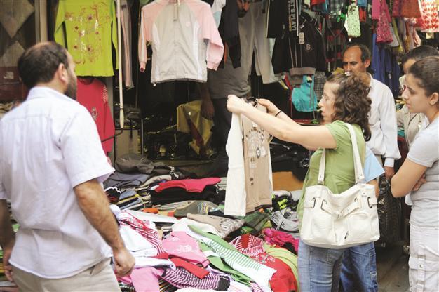 Consumer confidence index falls by 1.6 pct