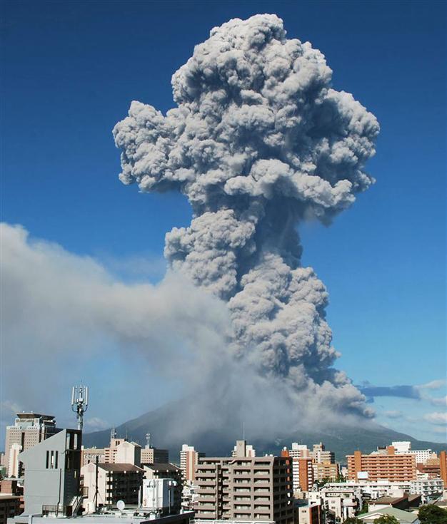 Volcano in southern Japan erupts in spectacular fashion