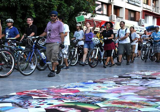 Turkish cyclists protest killings of bikers in traffic accidents around country