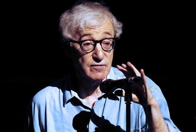 Mayor begs Woody Allen to make a movie in Rio