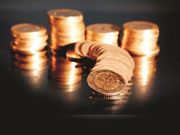 Turkish lira hits record lows despite central bank support