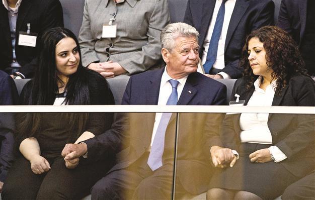 Bundestag honors neo-Nazi cell victims