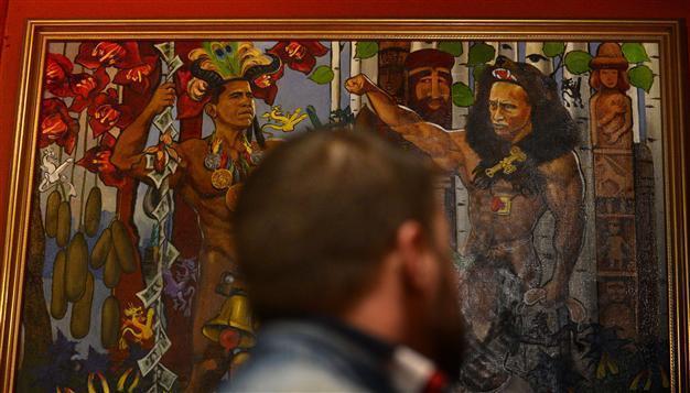 Police seize naked Putin and Obama painting ahead of G20