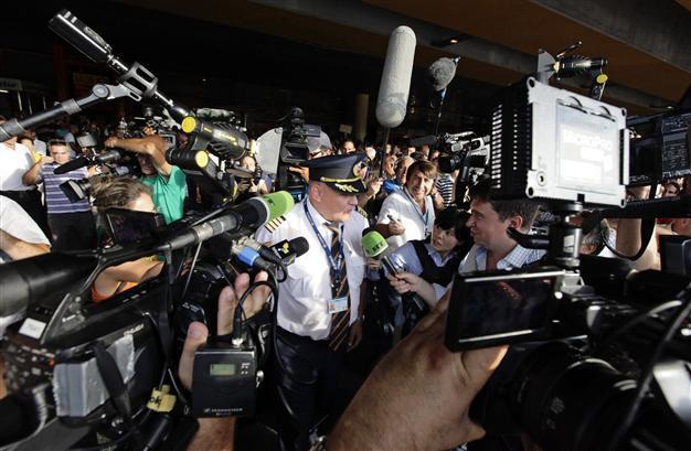 Fugitive leaker Snowden ‘wants’ Russia asylum