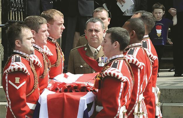 Thousands mourn UK soldier slain