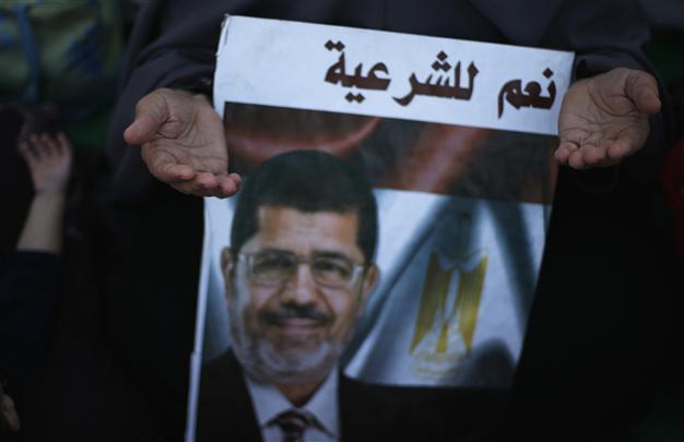 US calls on Egyptian army to release deposed President Morsi