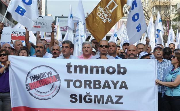 Protesters in Ankara denounce midnight bill sidelining chambers in urban planning