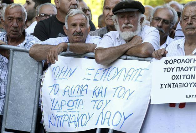 Greek Cyprus economy moves deeper into recession