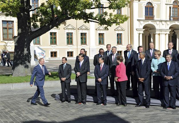 G20 warns global recovery too weak, shadowed by risks