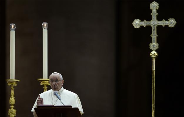 Pope, in Syria peace appeal, calls for end to spiral of death