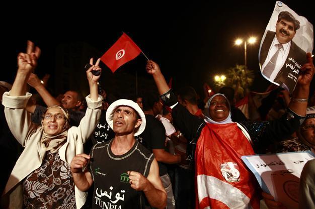Thousands rally, calling for Tunisian government to go