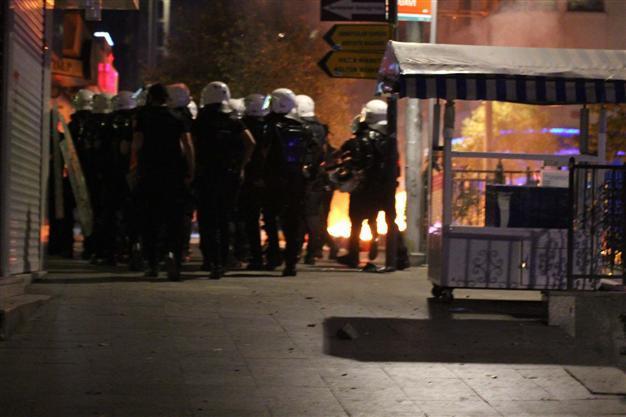 Police intervene against protesters during demos in Istanbul’s Kadıköy