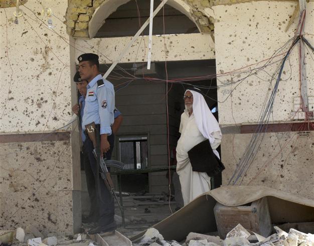 Iraq suicide bomber kills 20 in Sunni mosque