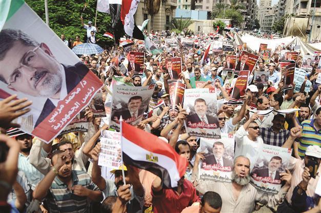 Islamists pour into streets amid warning