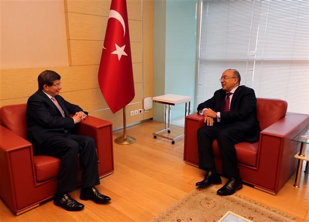Turkish foreign minister holds meeting with Egyptian envoy to Ankara